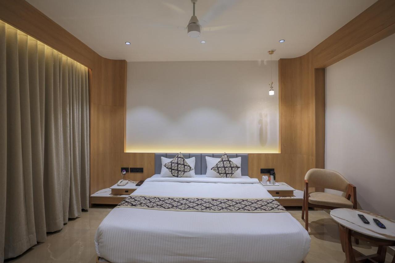 Hotel Aditya Mansingh Inn Somnāth Екстериор снимка