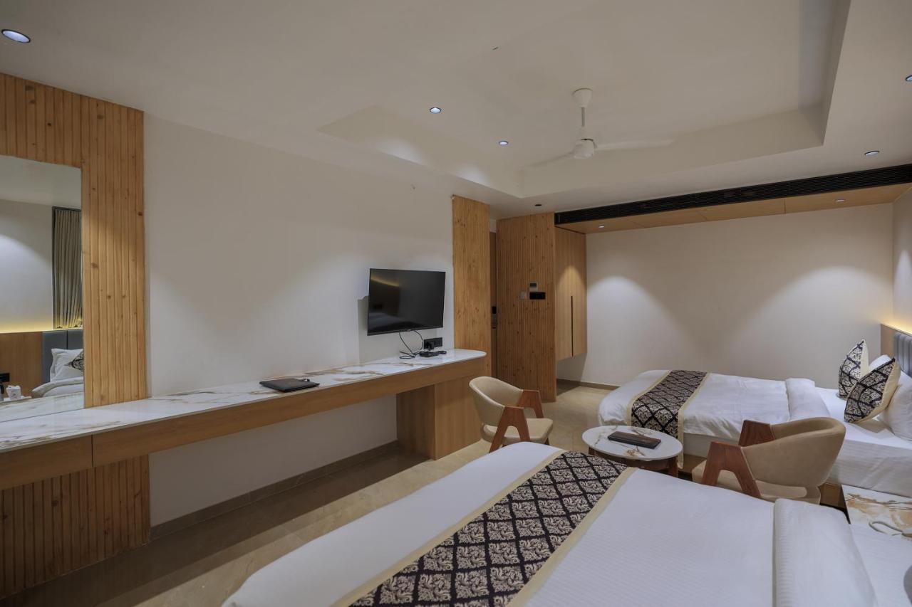 Hotel Aditya Mansingh Inn Somnāth Екстериор снимка