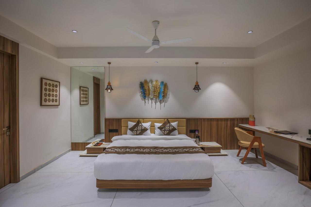 Hotel Aditya Mansingh Inn Somnāth Екстериор снимка
