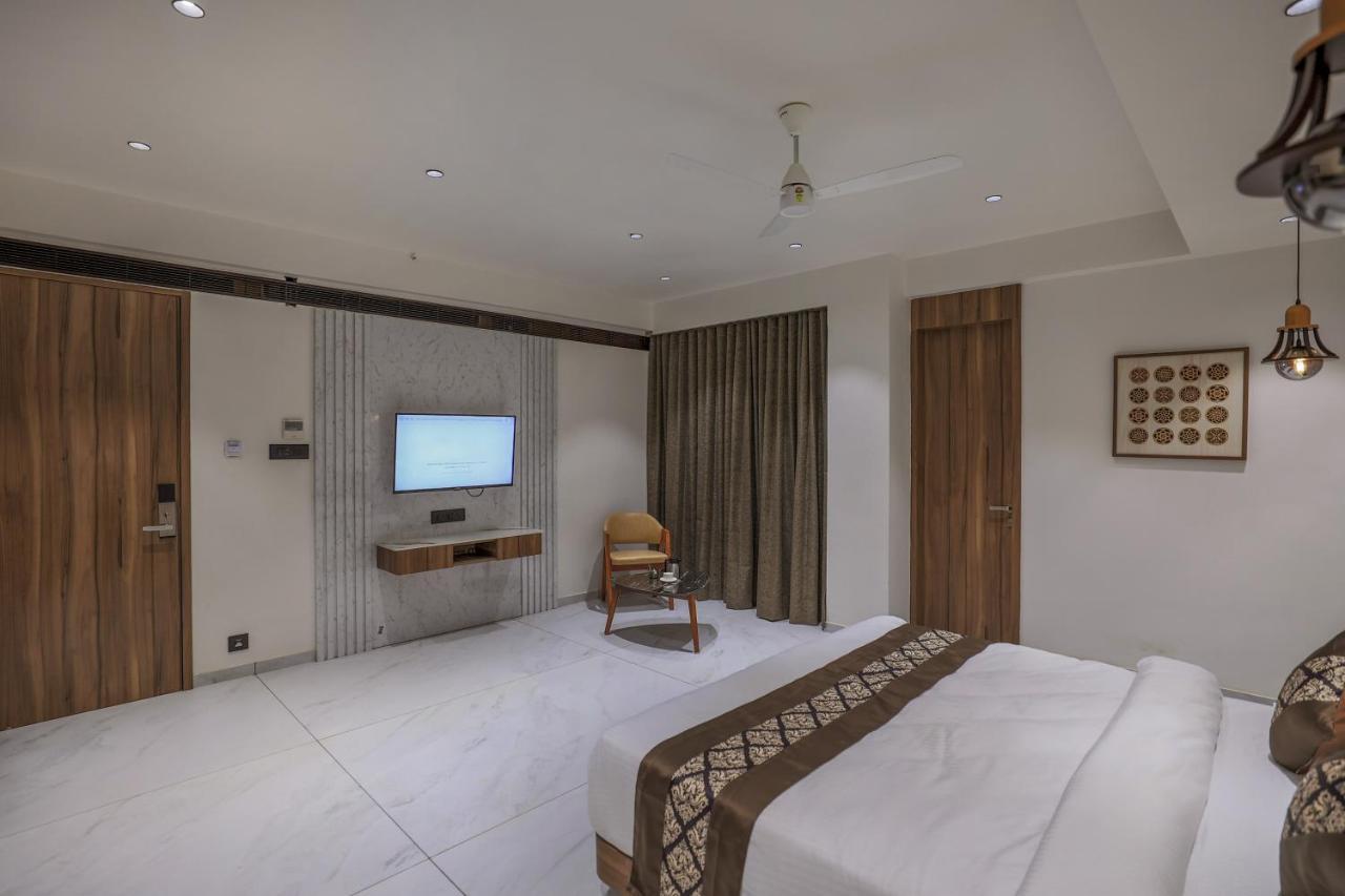 Hotel Aditya Mansingh Inn Somnāth Екстериор снимка