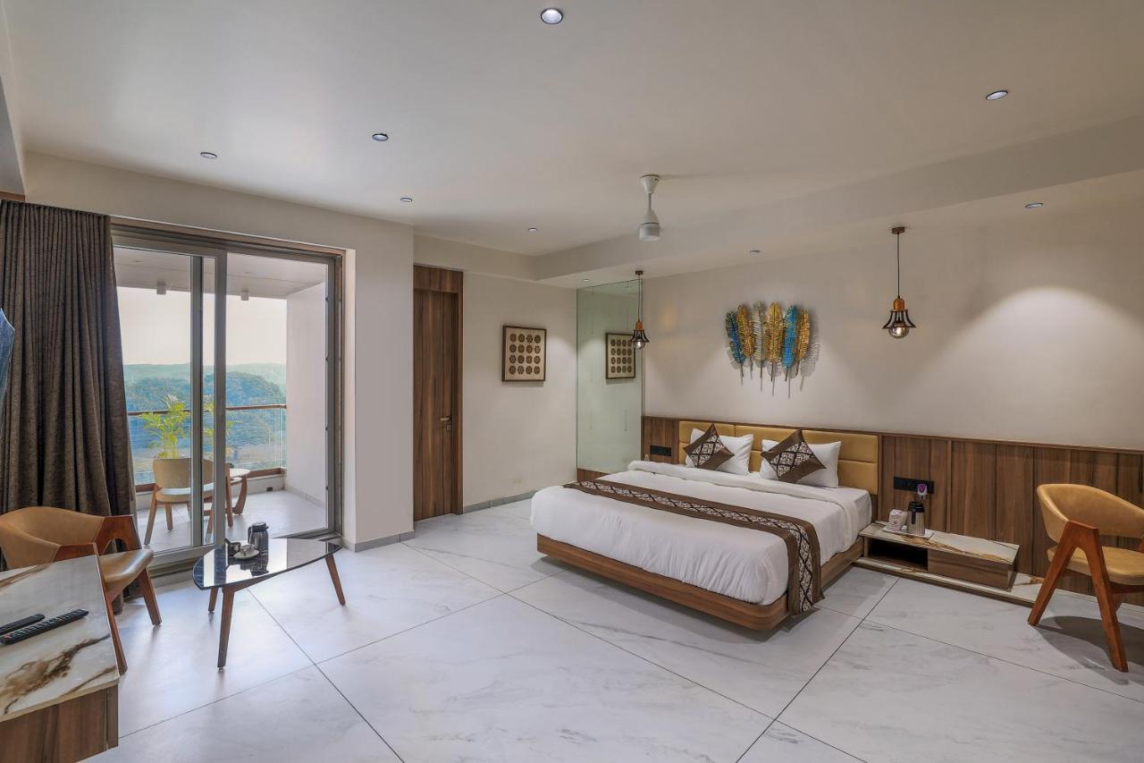 Hotel Aditya Mansingh Inn Somnāth Екстериор снимка