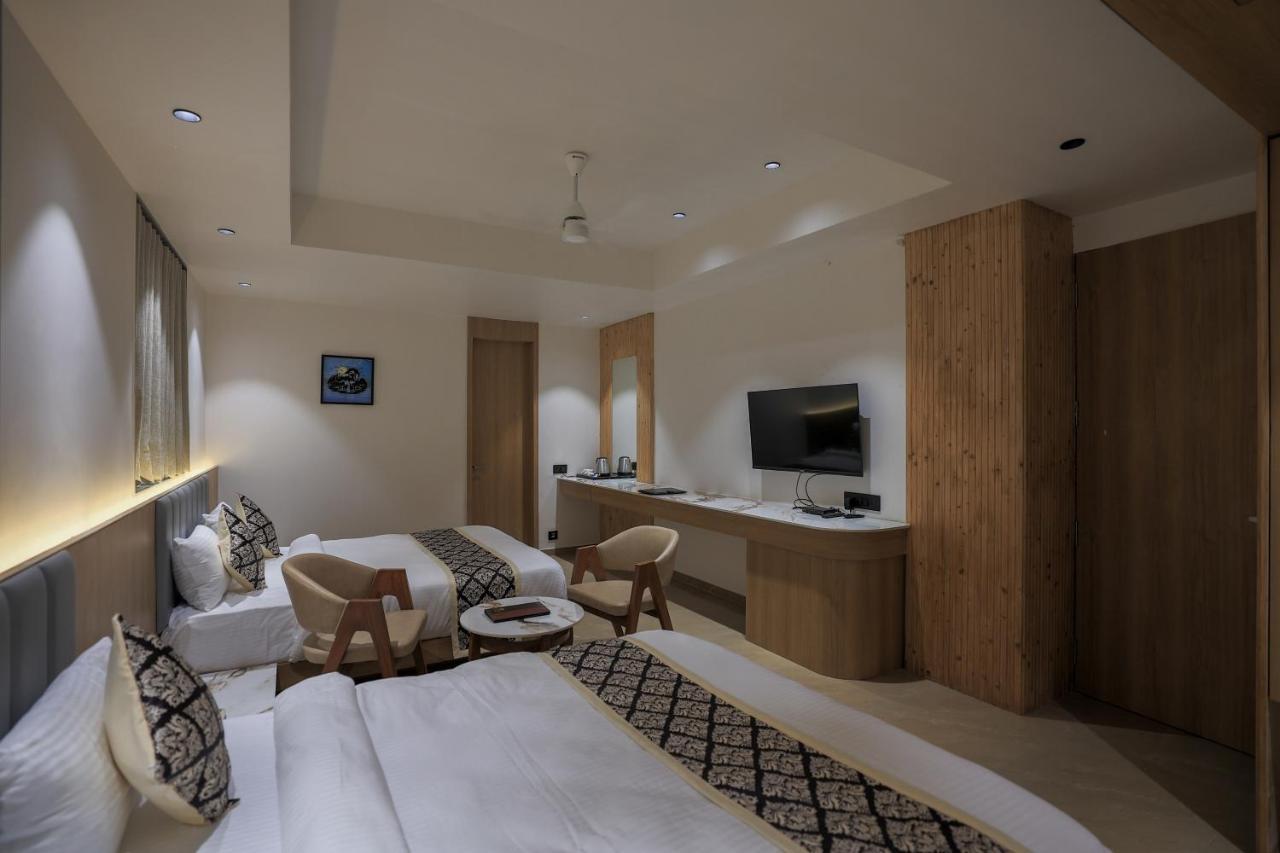 Hotel Aditya Mansingh Inn Somnāth Екстериор снимка