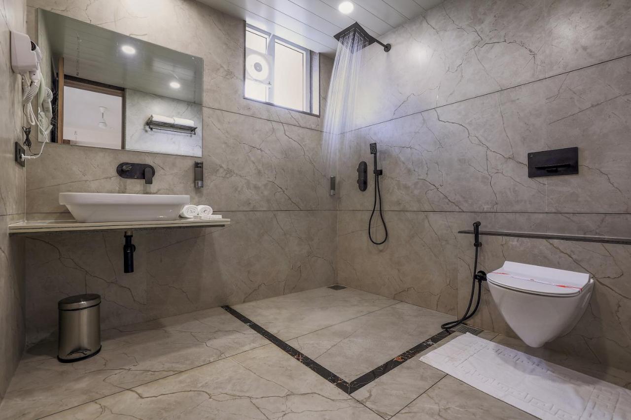 Hotel Aditya Mansingh Inn Somnāth Екстериор снимка