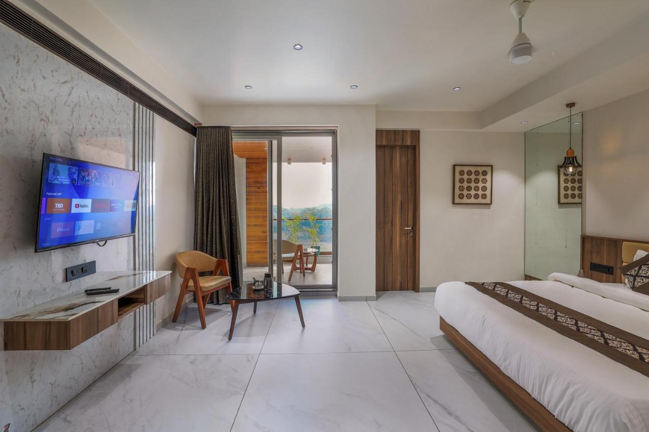 Hotel Aditya Mansingh Inn Somnāth Екстериор снимка