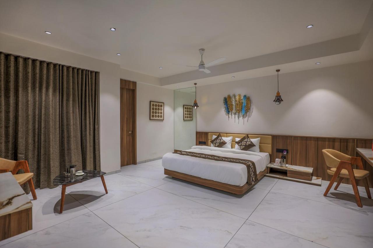 Hotel Aditya Mansingh Inn Somnāth Екстериор снимка