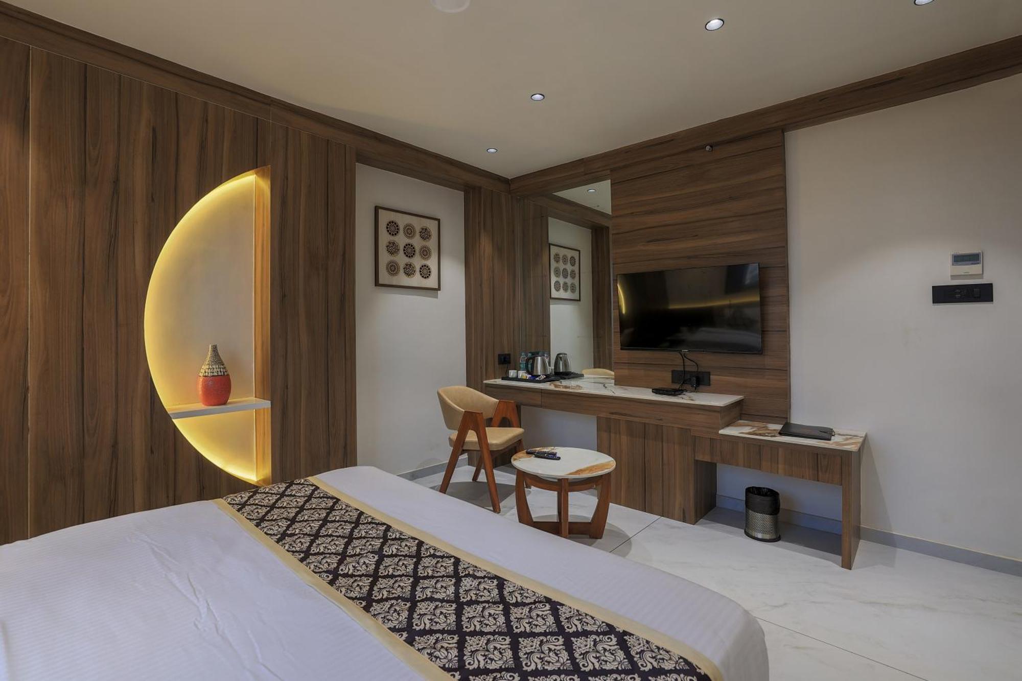 Hotel Aditya Mansingh Inn Somnāth Екстериор снимка