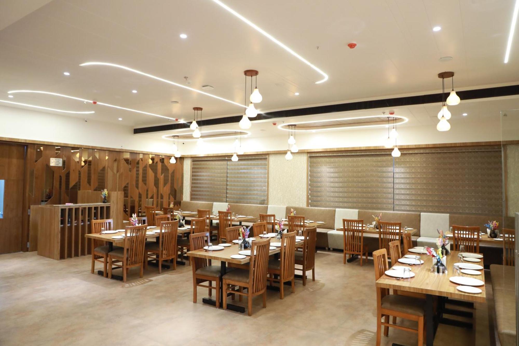 Hotel Aditya Mansingh Inn Somnāth Екстериор снимка