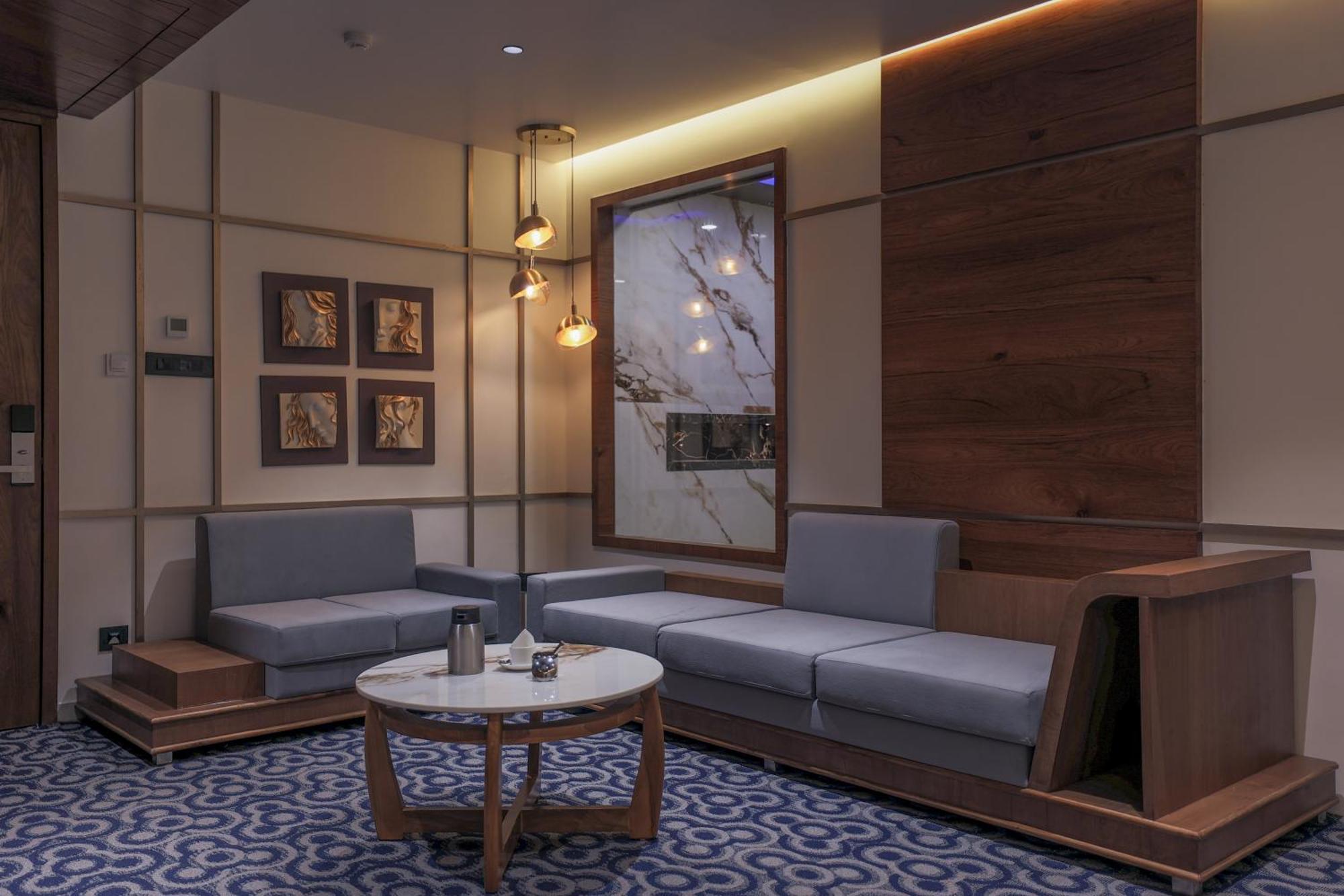 Hotel Aditya Mansingh Inn Somnāth Екстериор снимка