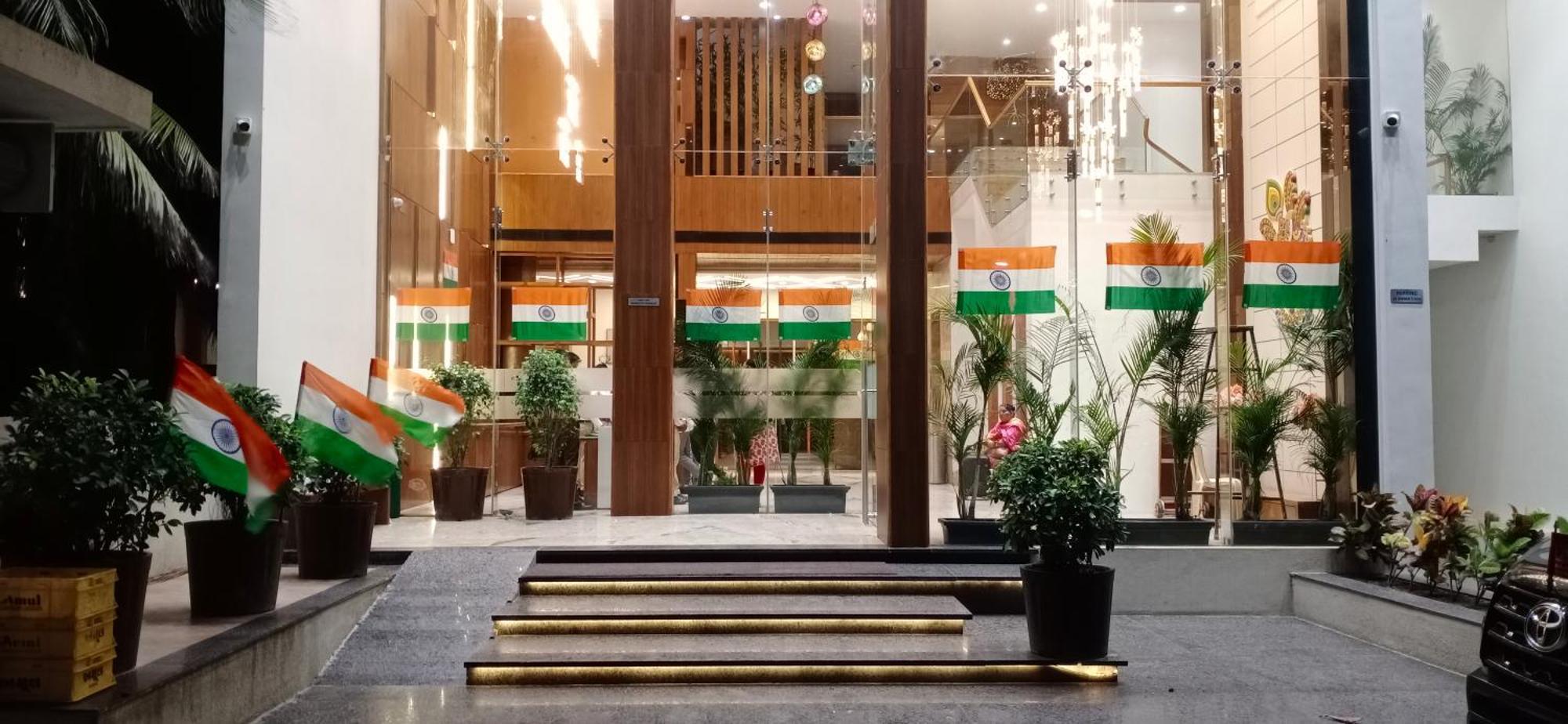 Hotel Aditya Mansingh Inn Somnāth Екстериор снимка